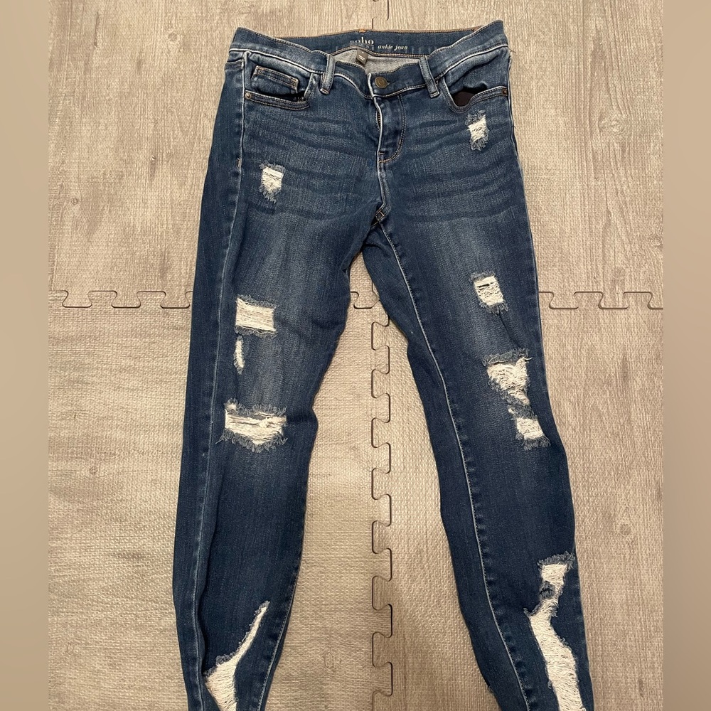 Ripped Soho jeans ‘ankle jeans’ women’s size 6.